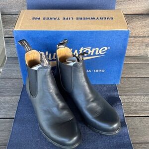 Blundstone 1671 Women’s Black Leather Boots USA 9.5